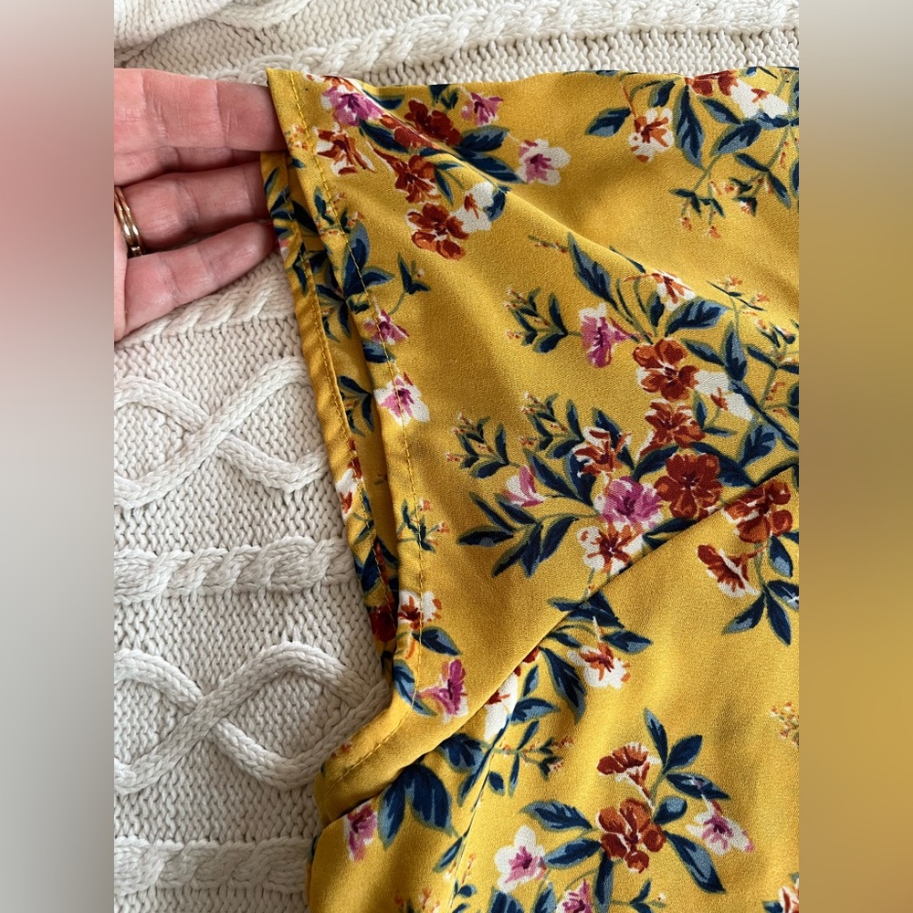 Lily White Yellow Floral Cut Out Blouse Women’s Size XL - Picture 10 of 14